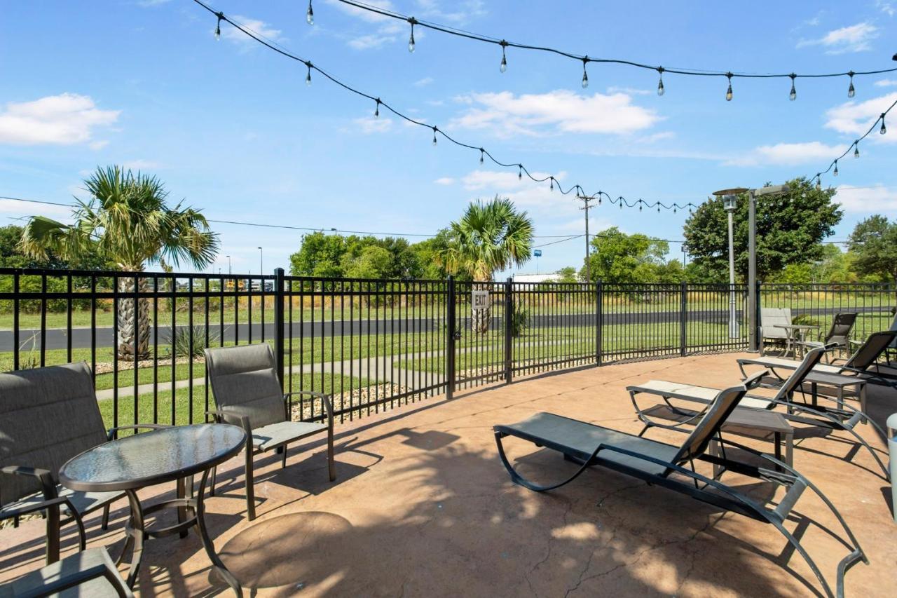 Holiday Inn Hotel & Suites Waco Northwest By Ihg Bellmead Esterno foto