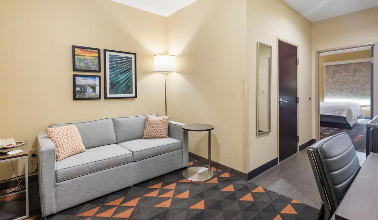 Holiday Inn Hotel & Suites Waco Northwest By Ihg Bellmead Esterno foto
